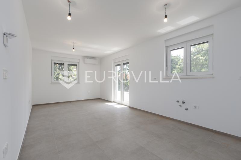 Istria, Pula, two-bedroom apartment in a new building with an elevator