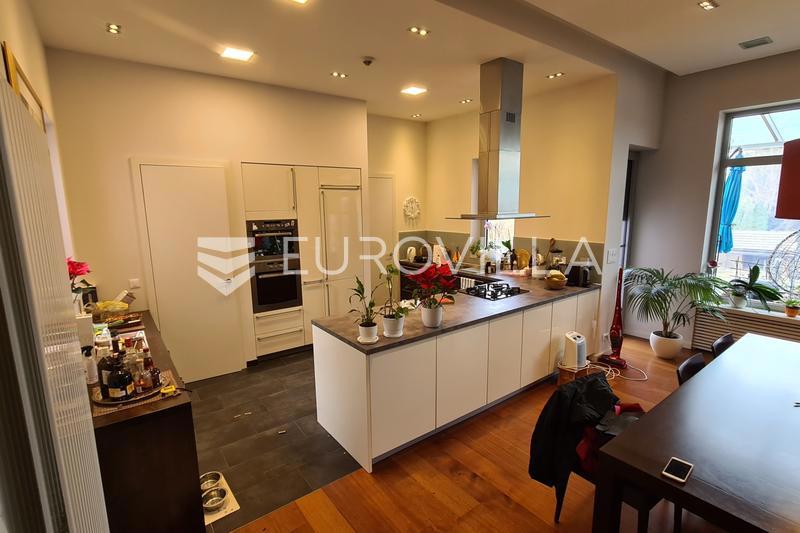 Casa PISAROVINA, 3.000 €
