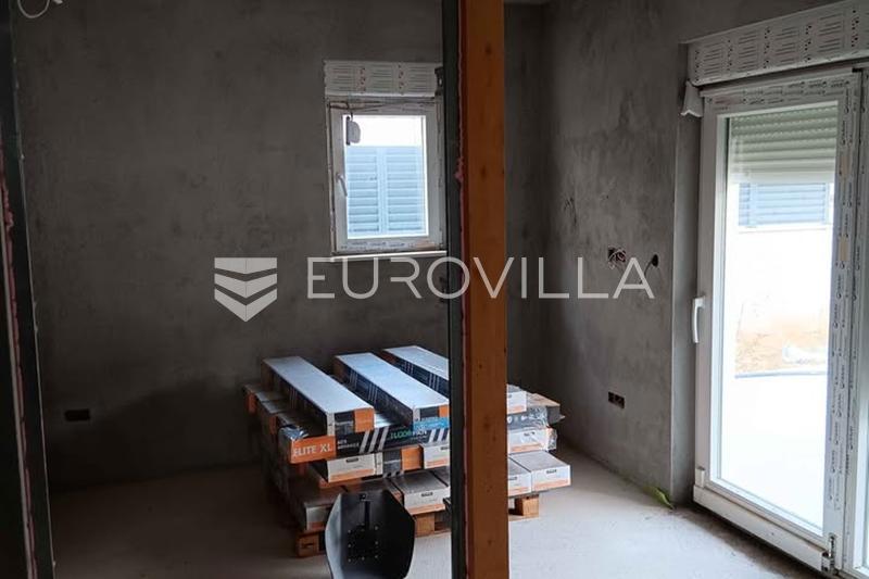 Locale commerciale KAŠTELA, 130.000 €