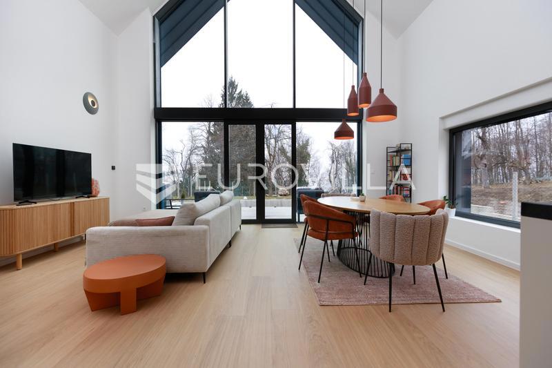 Дом SKRAD, 550.000 €