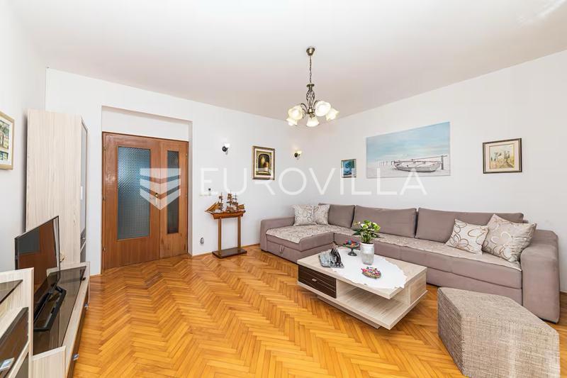 KAŠTEL SUĆURAC