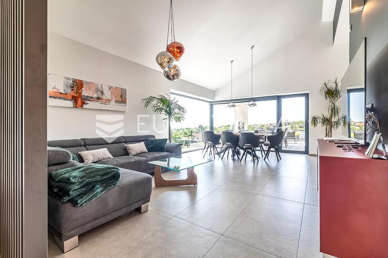 Casa DUGO SELO, 2.500 €