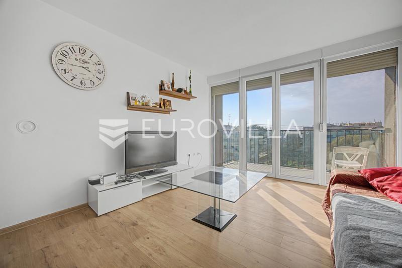 Istria, Pula, sunny apartment with terrace and city view