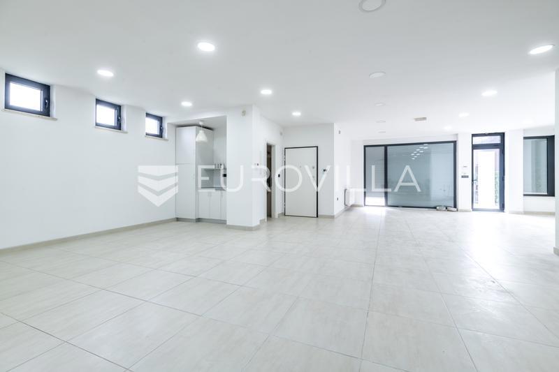 Коммерческая площадь SAMOBOR, 249.900 €