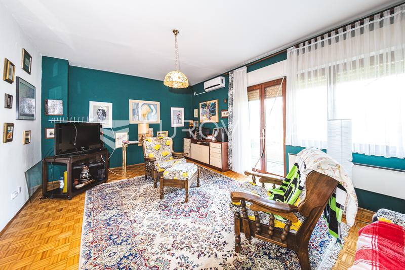 Casa ZAPREŠIĆ, 850 €