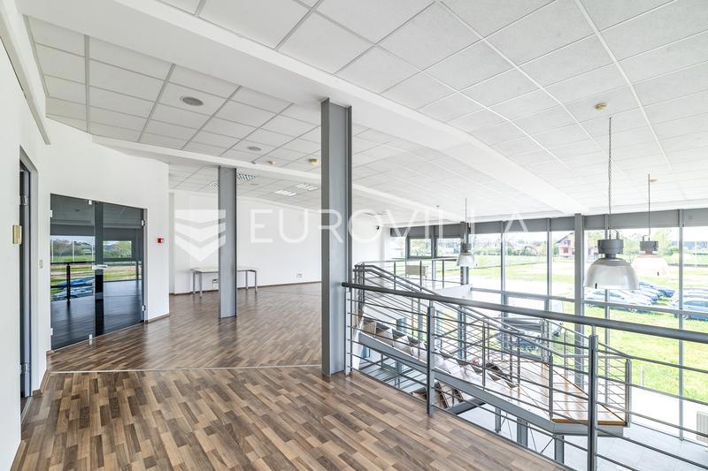 Locale commerciale ZAGREB, 8.500 €