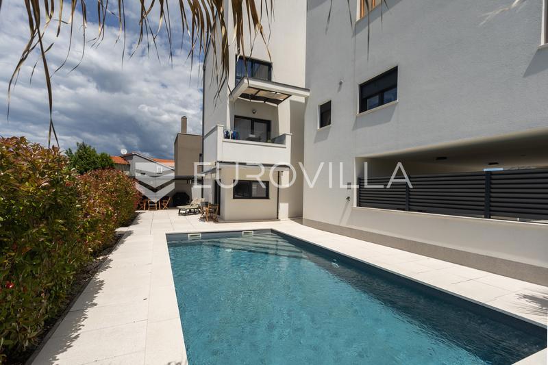 Istria, Pula, furnished apartment with private pool in a new building