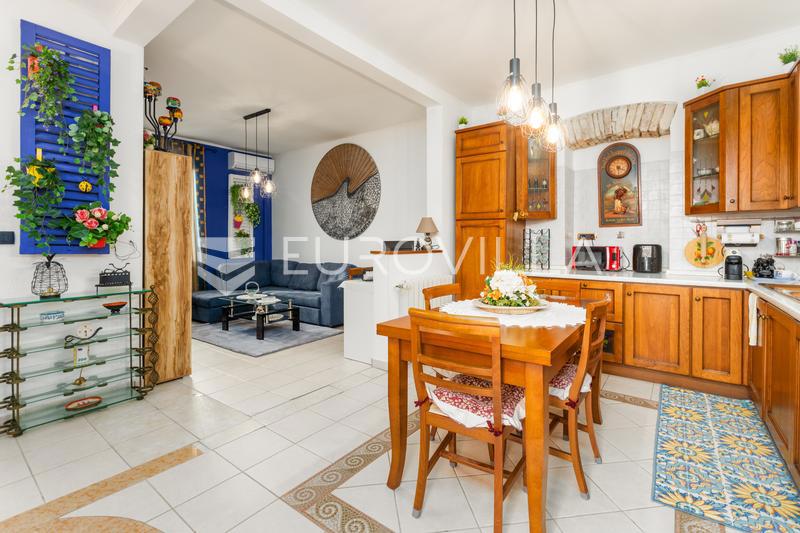 Pula, Kaštanjer, stan s velikom terasom od 24 m²