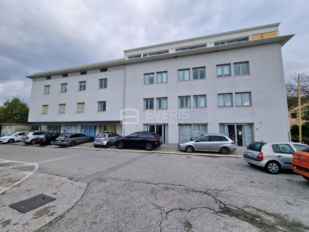 Коммерческая площадь KASTAV, 686.489 €