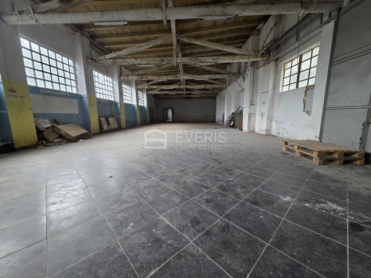 Locale commerciale RIJEKA, 3.680 €