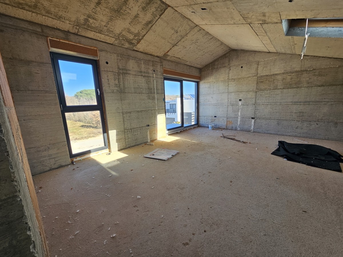 Poreč - moderno stanovanje, 2. nadstropje, 82 m2, 1,5 km od morja