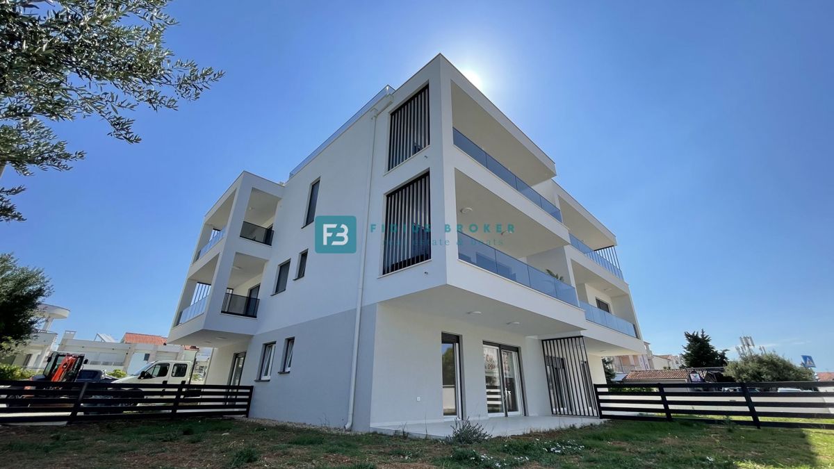 VODICE, new building, ground floor, garden 140 m2, 650 m to the beach