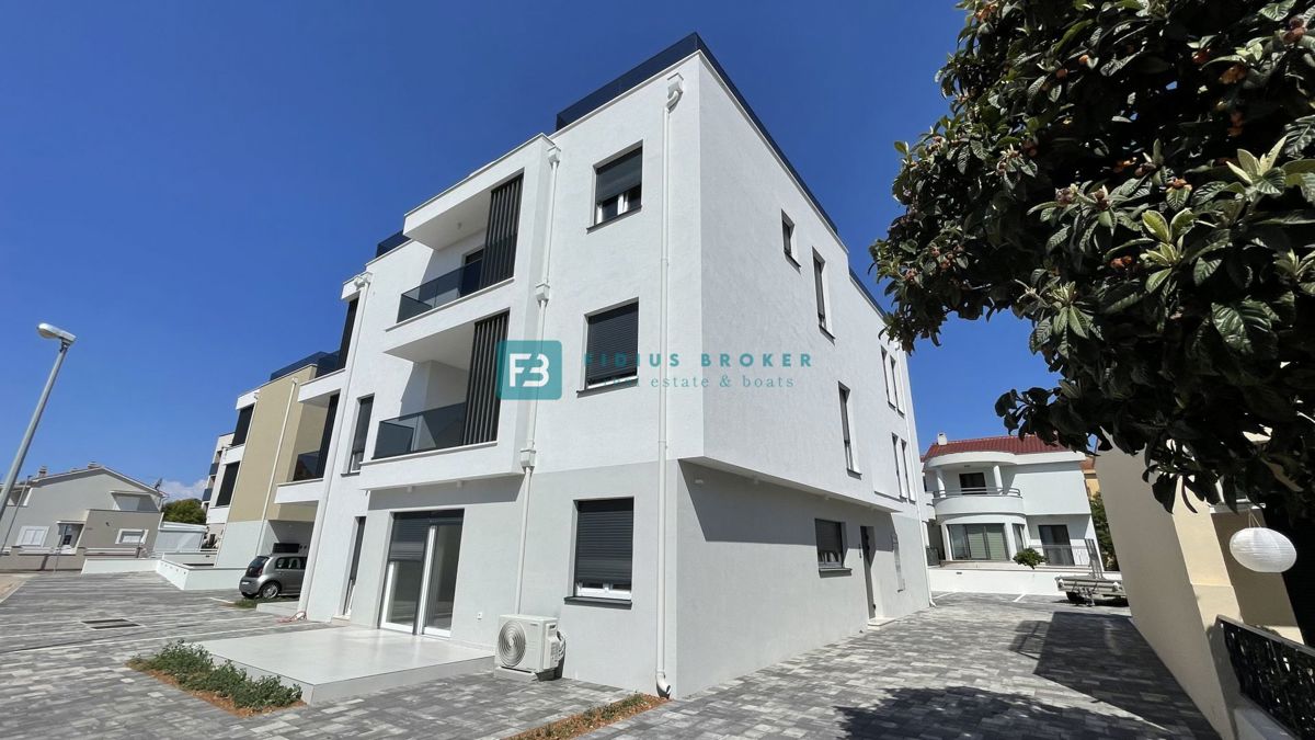 VODICE, new building, ground floor, 650 m to the beach, 2 sleeping rooms