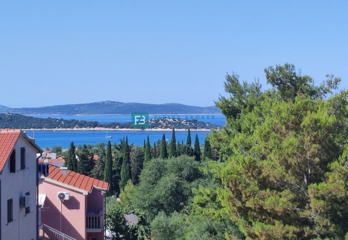 VODICE, novo, visoko prizemlje, pogled na more, 2 spavaće sobe, ostava