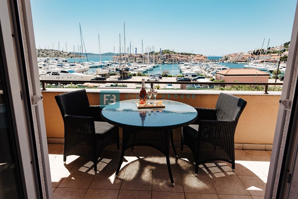 Locale commerciale TRIBUNJ, 1.450.000 €