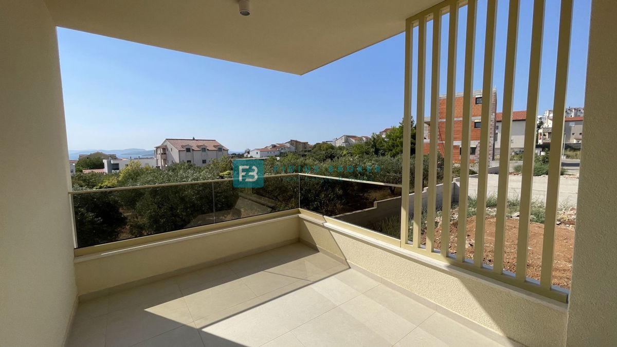 VODICE, novogradnja, 1. nadstropje, 3 spalnice, shramba