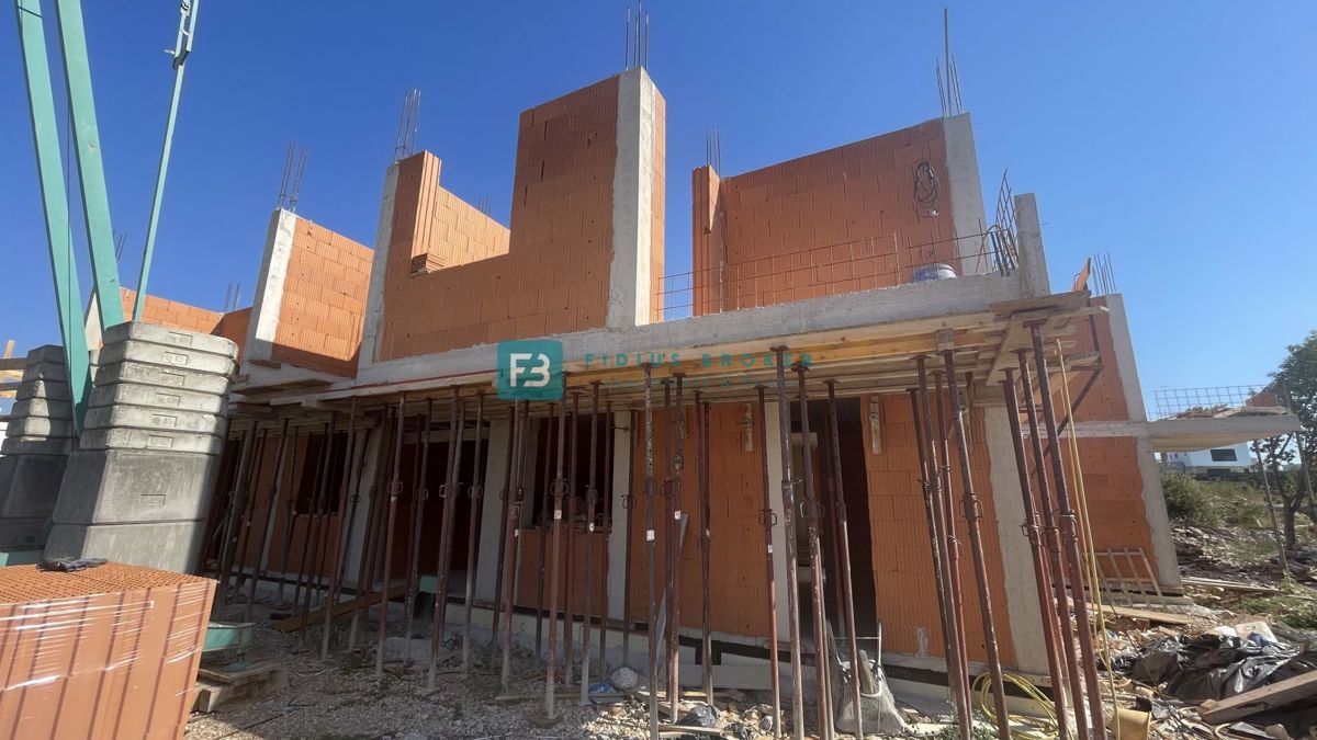 VODICE, novogradnja, 2. nadstropje, terasa s pogledom na morje, 2 parkirni mesti – 2