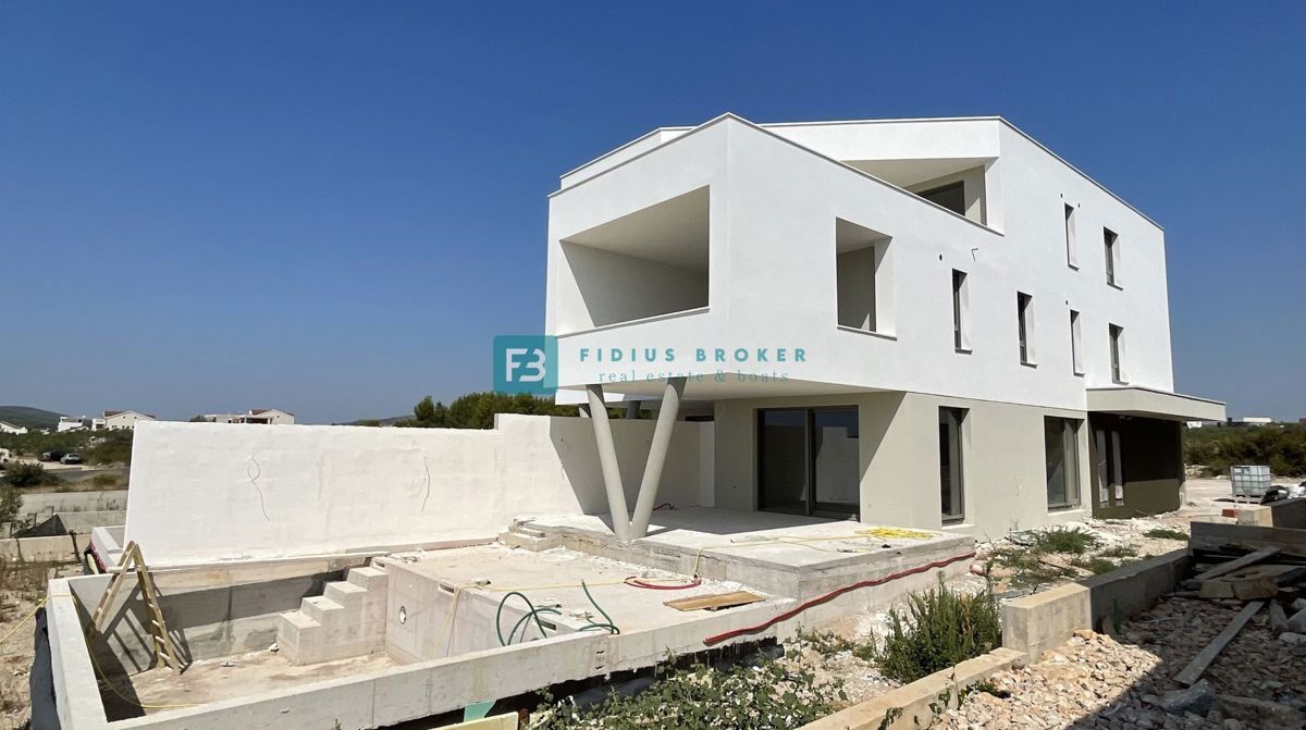 VODICE, novogradnja, dvoetažni luksuzni apartma, bazen, vrt 145 m2 – 3