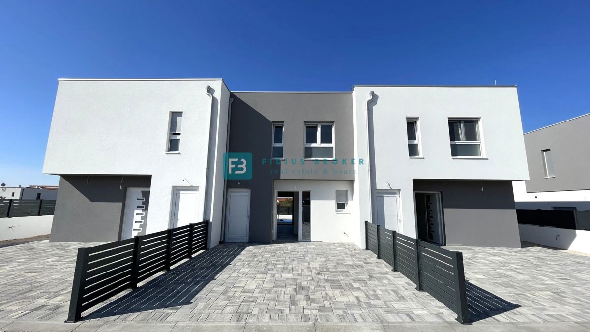 VODICE, Neubau, Maisonette-Wohnung, Swimmingpool, 3 Schlafzimmer, C2 – 2