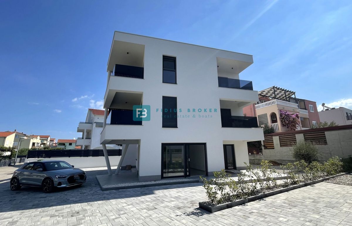 VODICE, novogradnja, vseljivo, 2. nadstropje, terasa, mirna lokacija