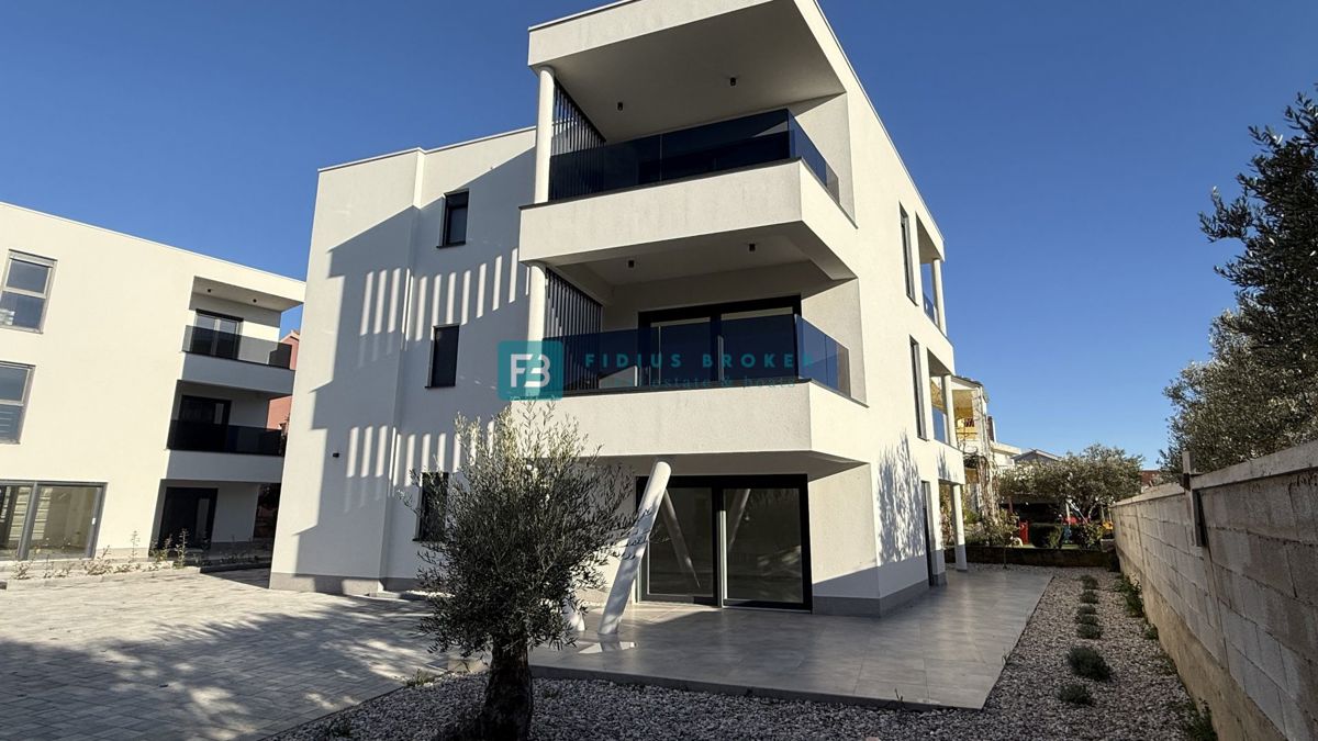 VODICE, novo, vseljivo, pritličje, vrt 128 m2, mirna lokacija