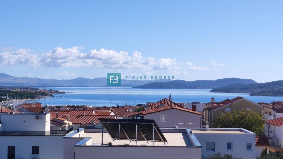 VODICE, novo, 2. kat, panoramski pogled na more, terasa, ostava