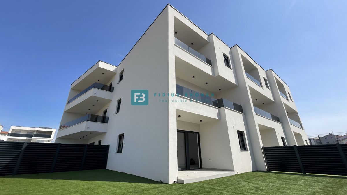 VODICE, new, two-story apartment, garden 98 m2