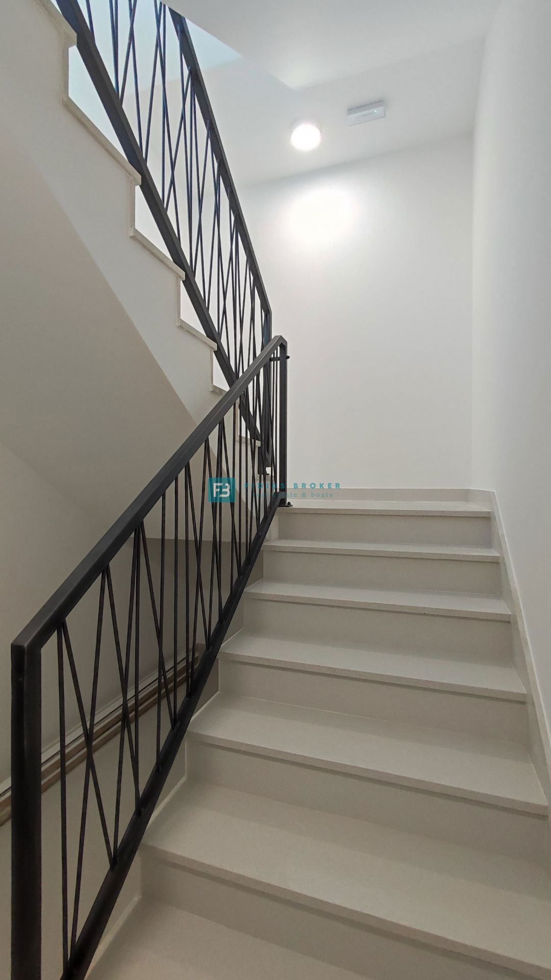 VODICE, novo, 1. kat, luksuzni stan, 250 m do rive, 3 spavaće sobe – 2