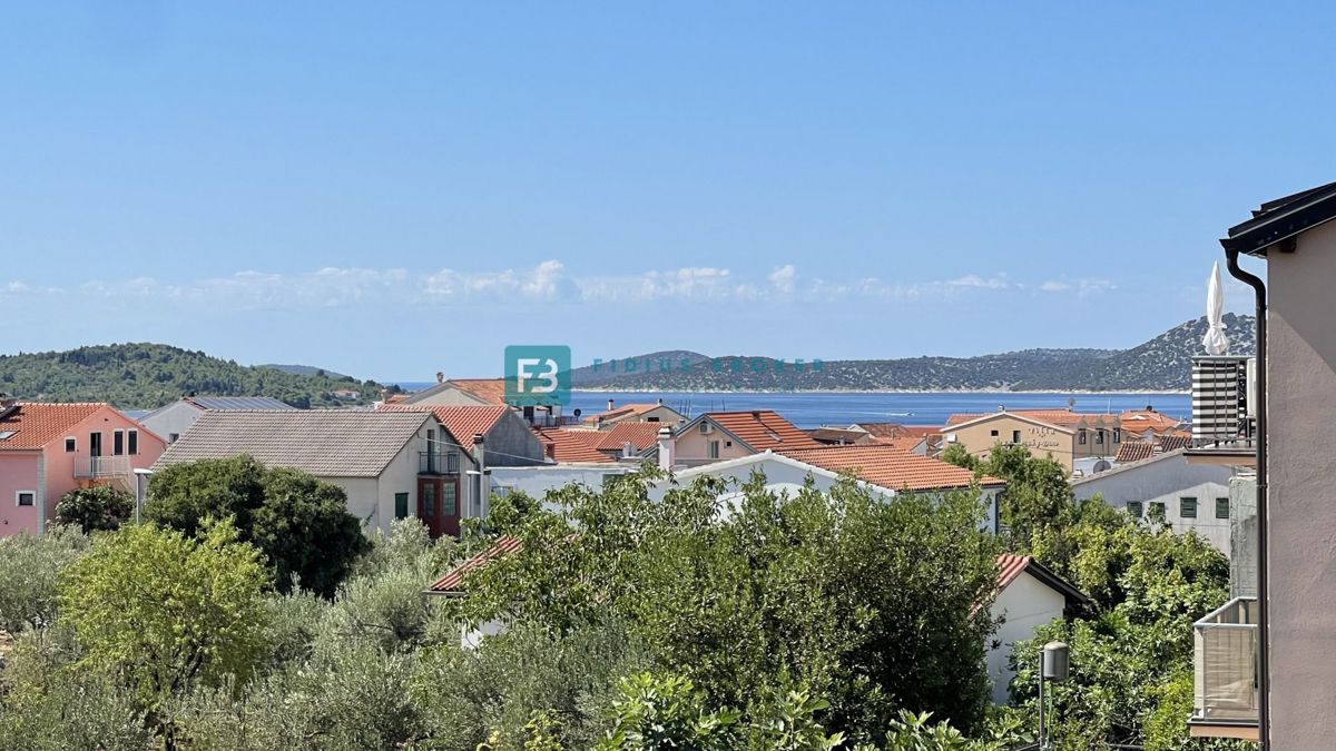 VODICE, novogradnja, 1. kat, pogled na more, terasa 14,26 m²