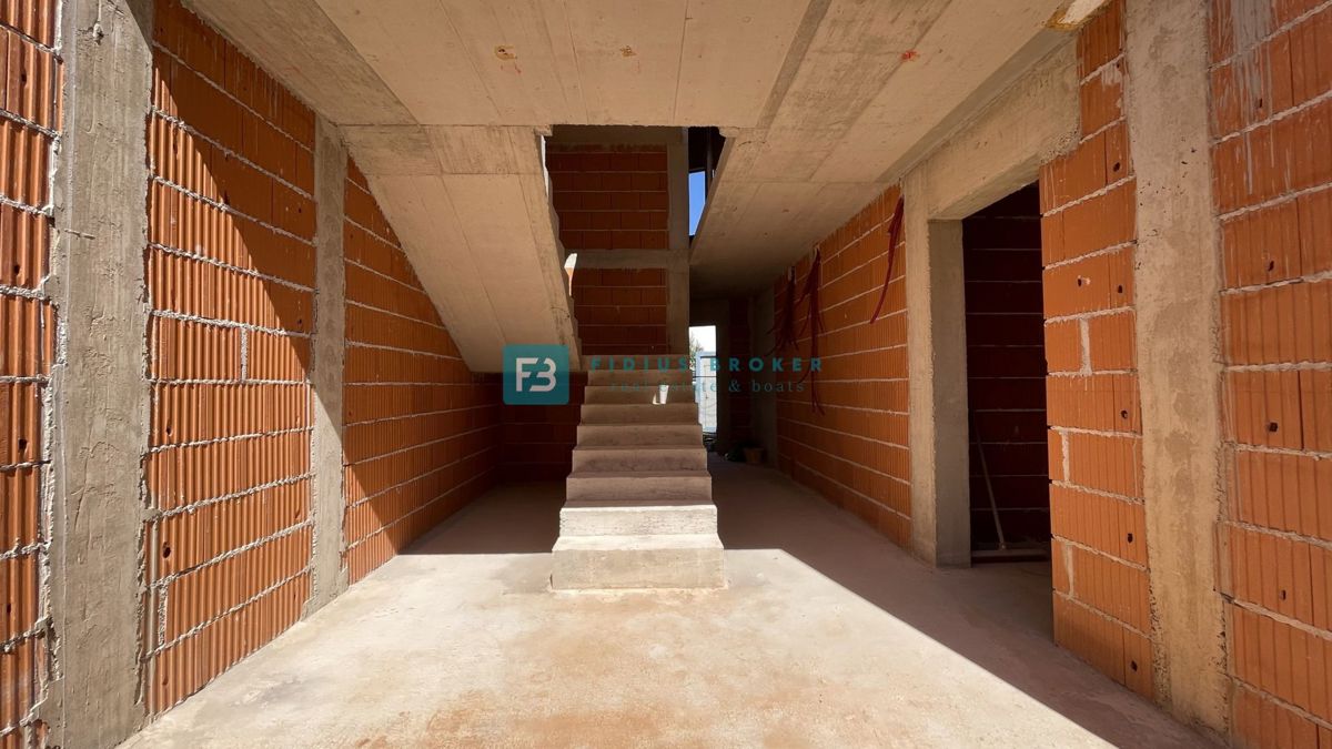 VODICE, novogradnja, pritličje, vrt 50 m² , terasa 16 m² – 2