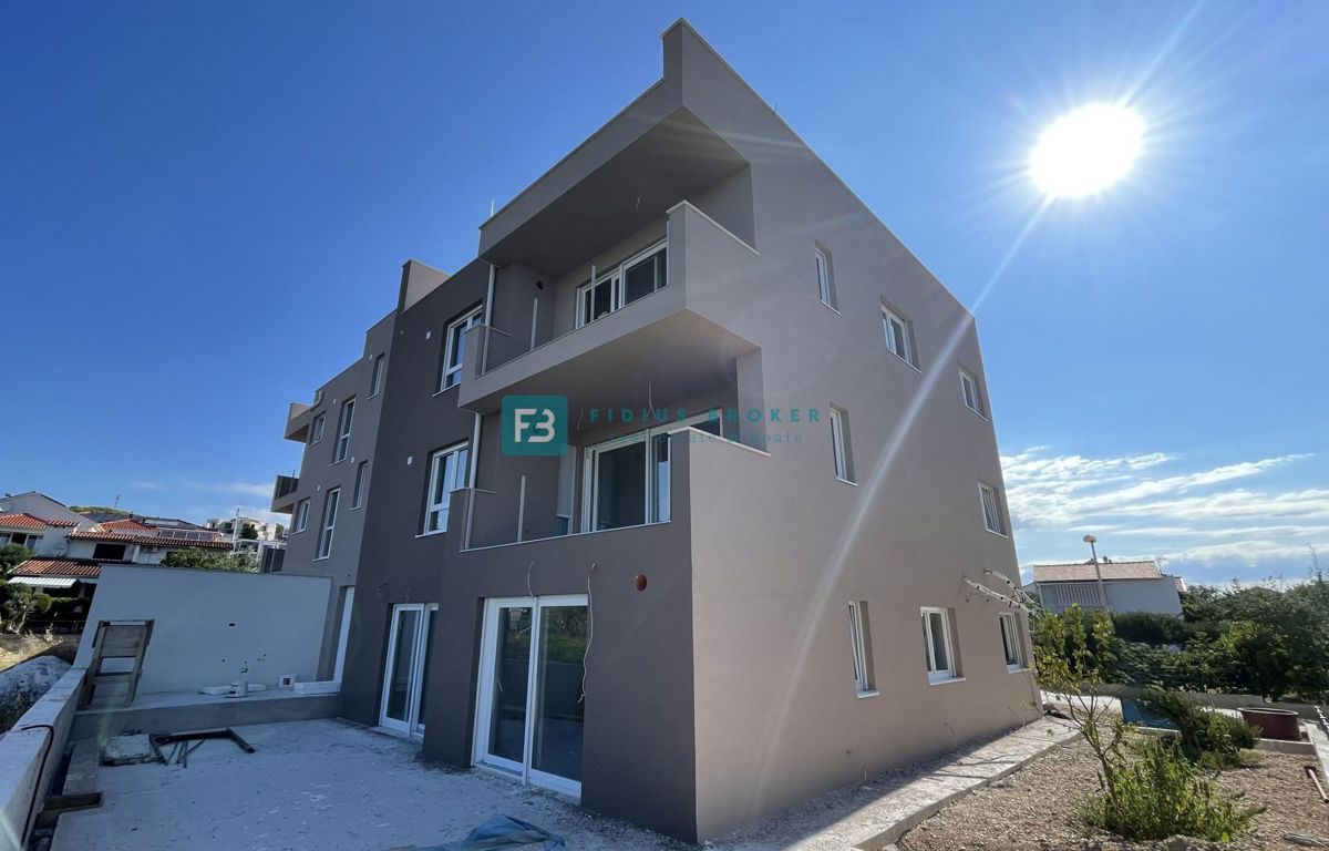 VODICE, new, 1st floor, 450 m from the beach, sea view, terrace, 2 parking spaces, storage room