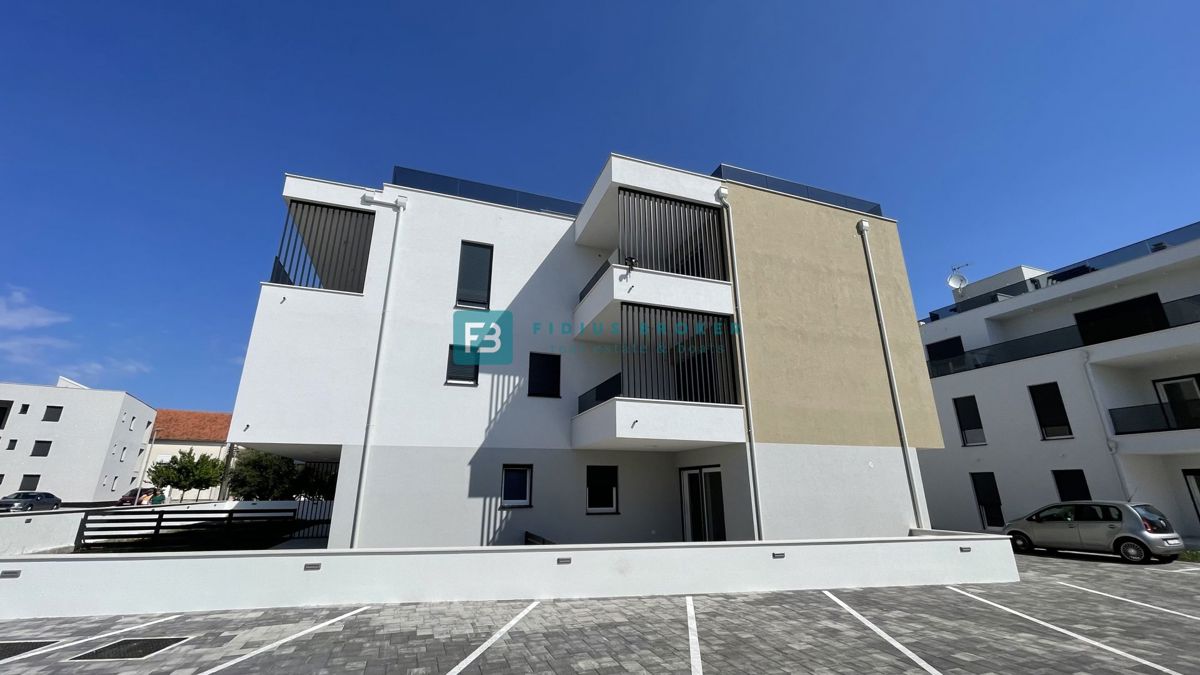 VODICE, novogradnja, pritličje, moderno stanovanje, 650 m do plaže