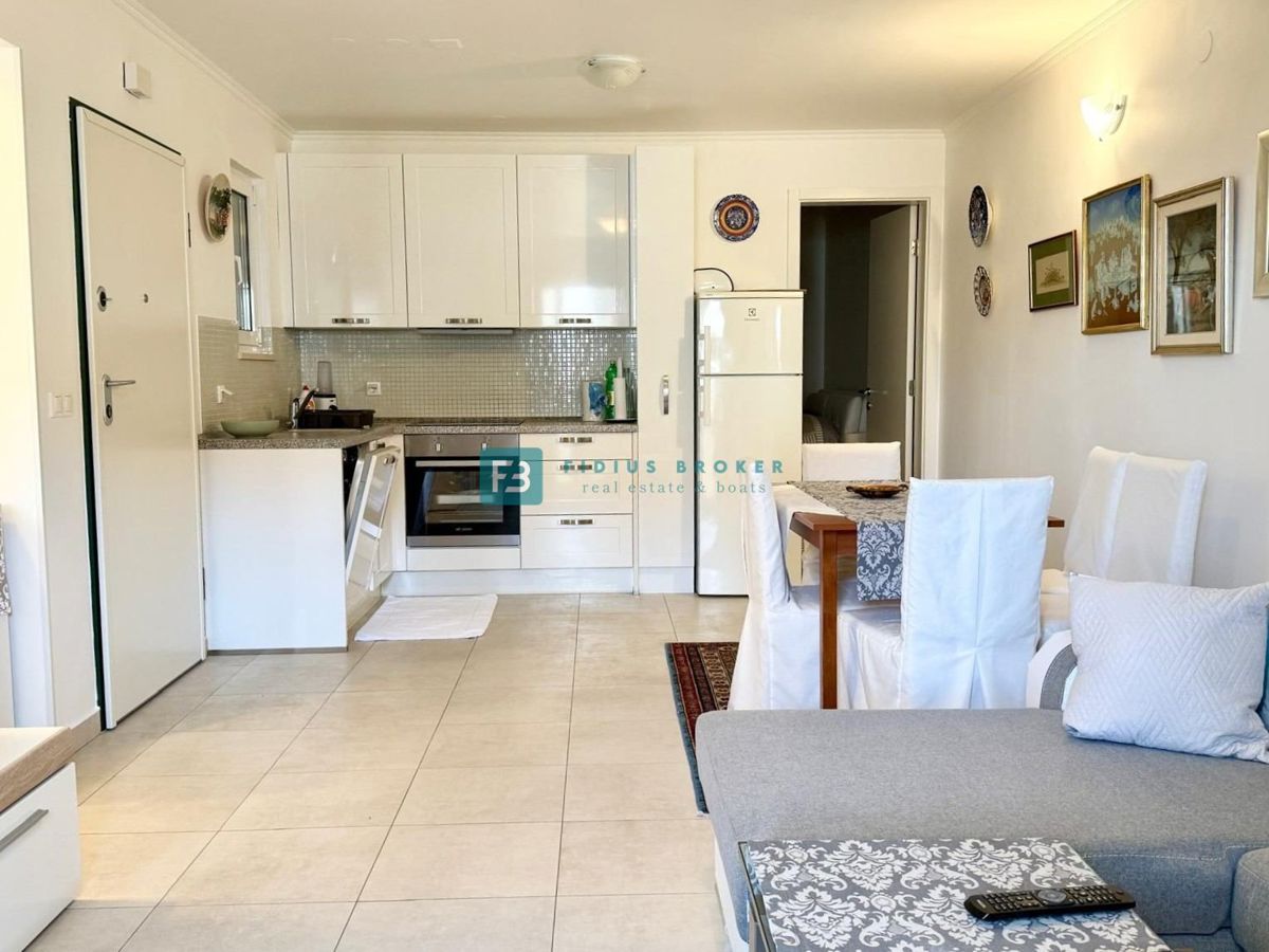 VODICE, top location, wider center, 150 m to the beach, furnished apartment