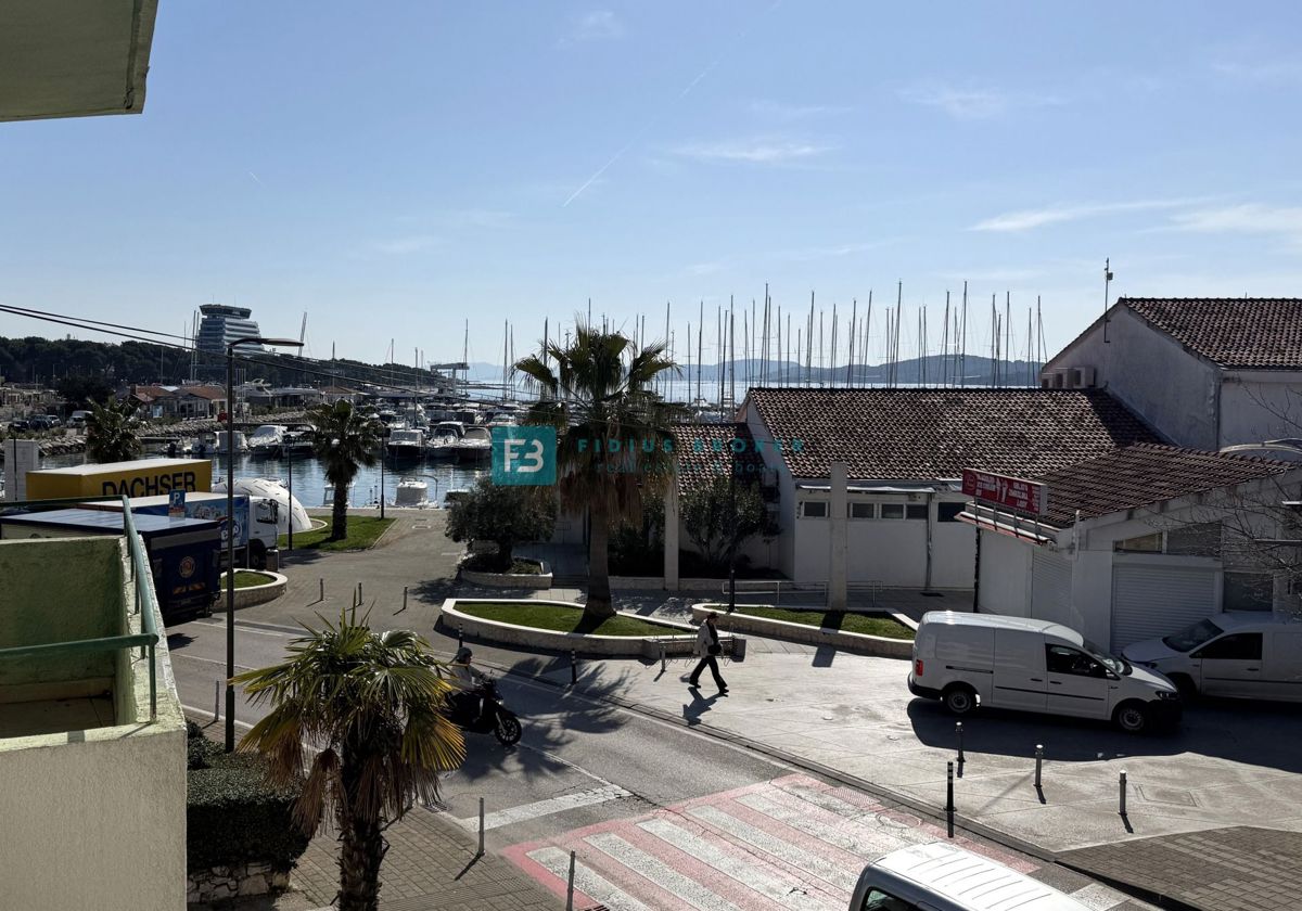VODICE, town centre, next to the market, sea view