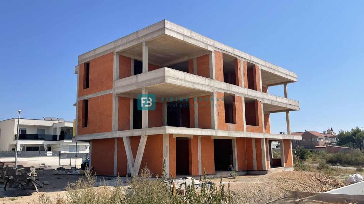 VODICE, novogradnja, 1. nadstropje, terasa 19,40 m2, 2 spalnici