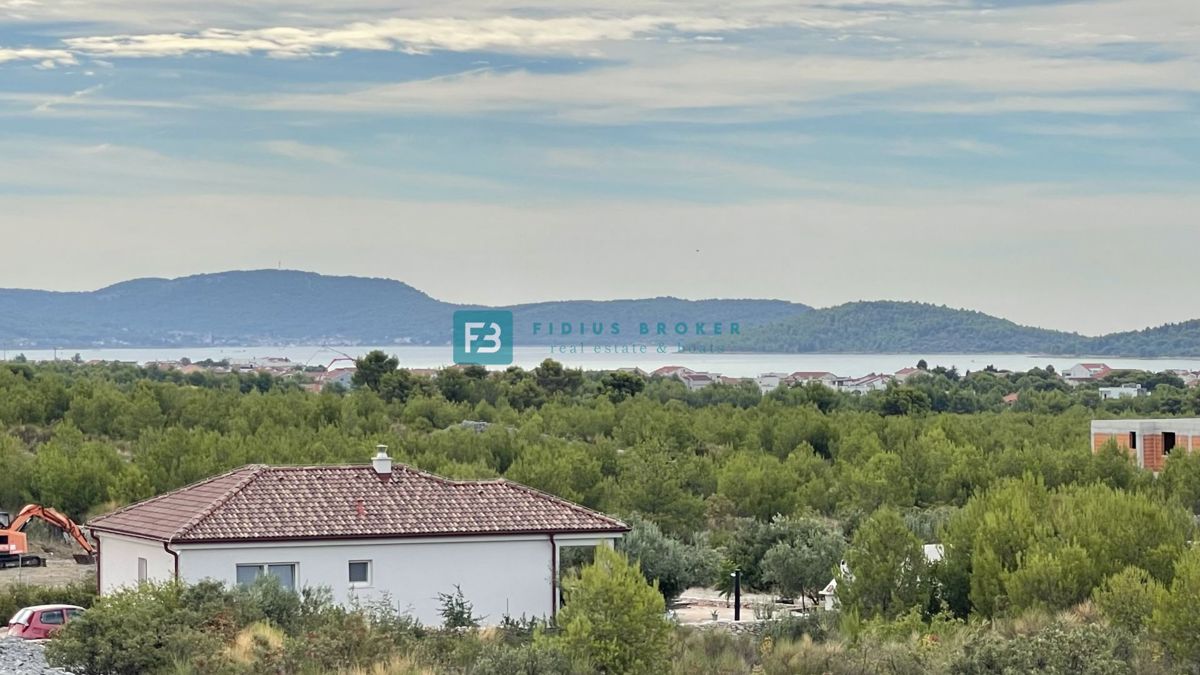 VODICE, novogradnja, 2. kat, 2 spavaće sobe, pogled na more