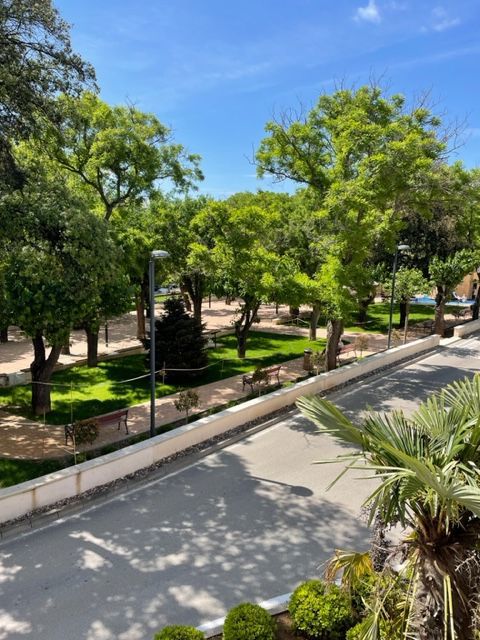 VODICE, center mesta, 2. nadstropje, 150 m od obale, terasa, pogled na park
