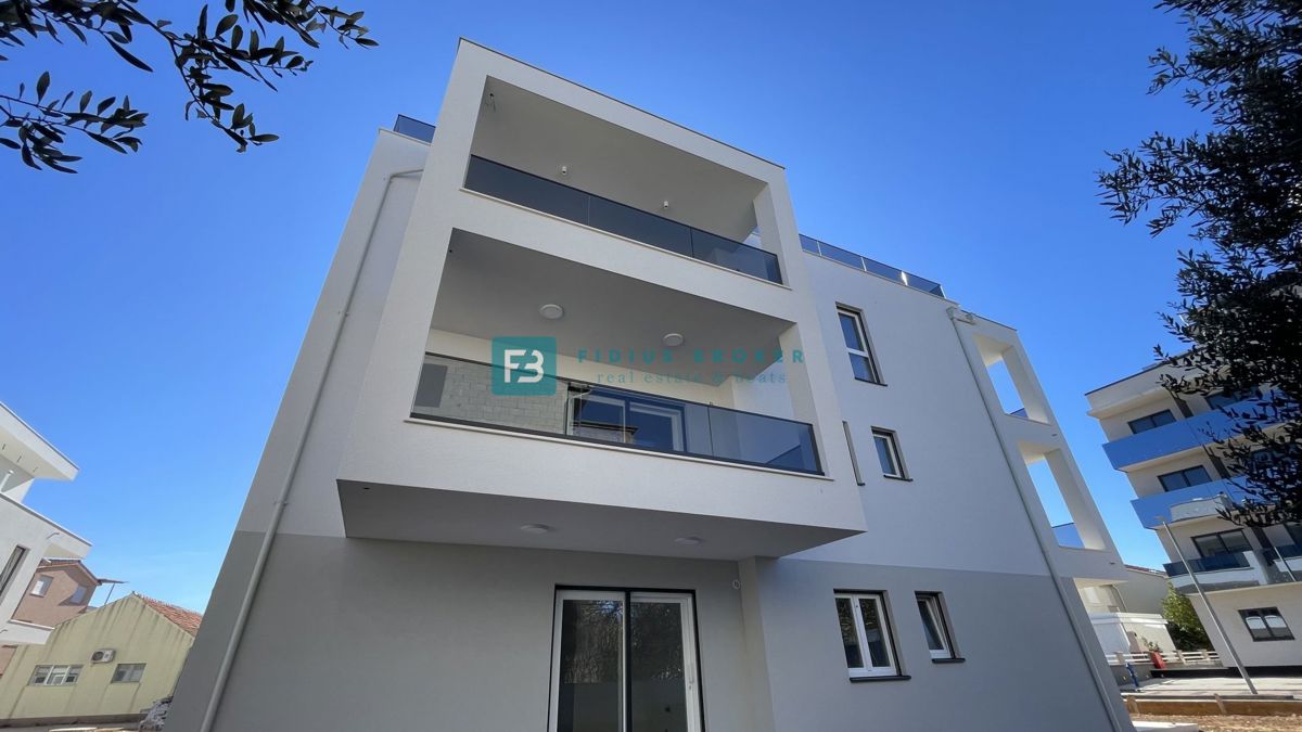 VODICE, new building, 1st floor, modern apartment, 650 m to the beach