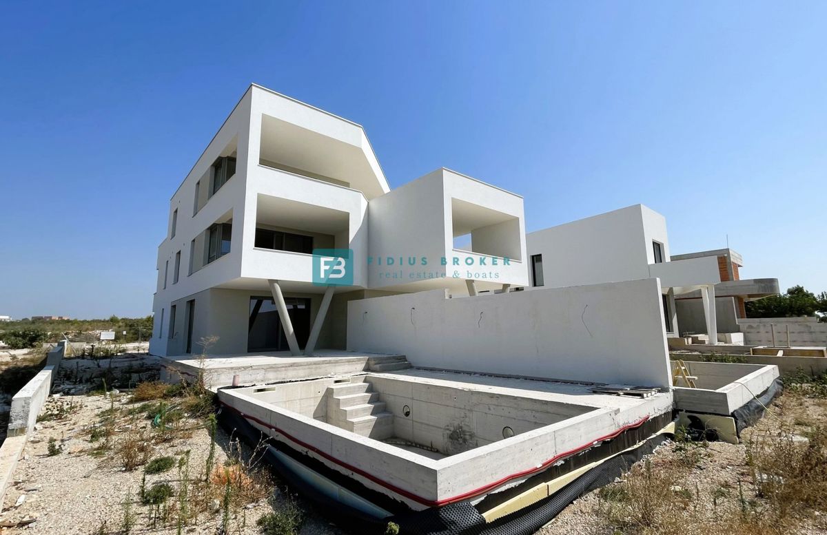 VODICE, novogradnja, luksuzno stanovanje, 1. nadstropje, terasa, mirna lokacija