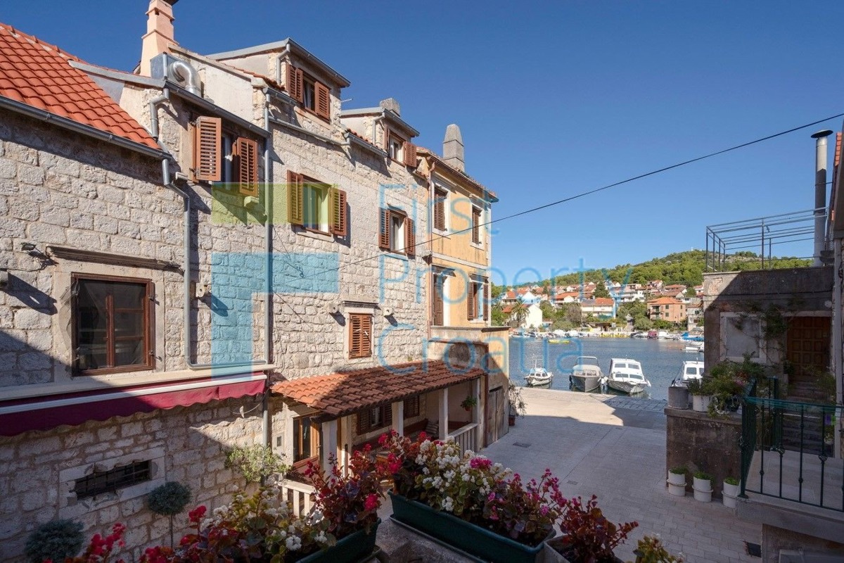 HVAR