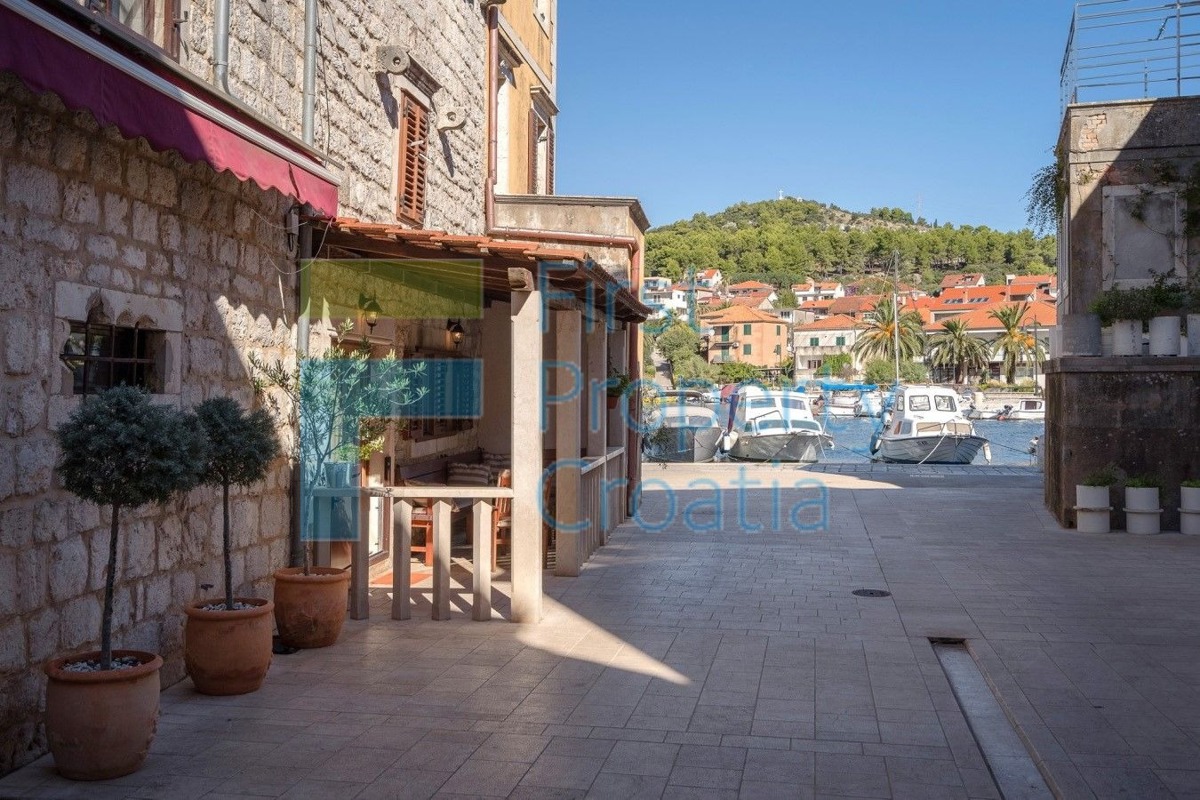 HVAR