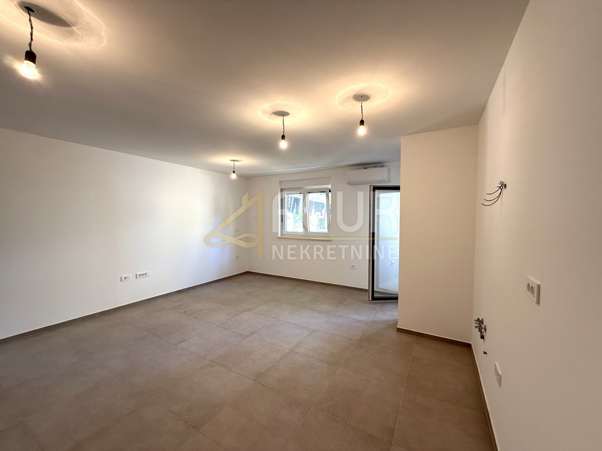 Istra, Pula, 2s+db, lođa, novogradnja