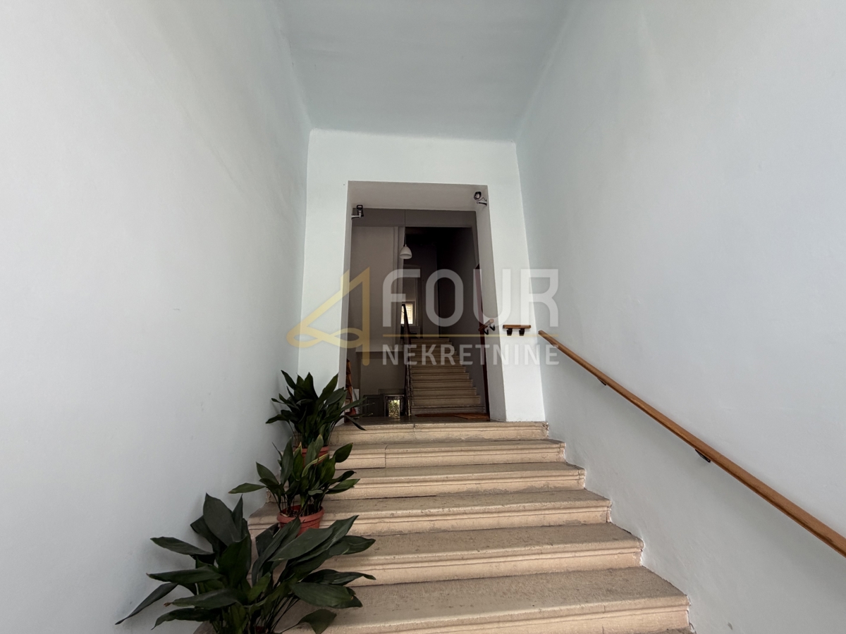 Flat Centar, Pula, 210m2