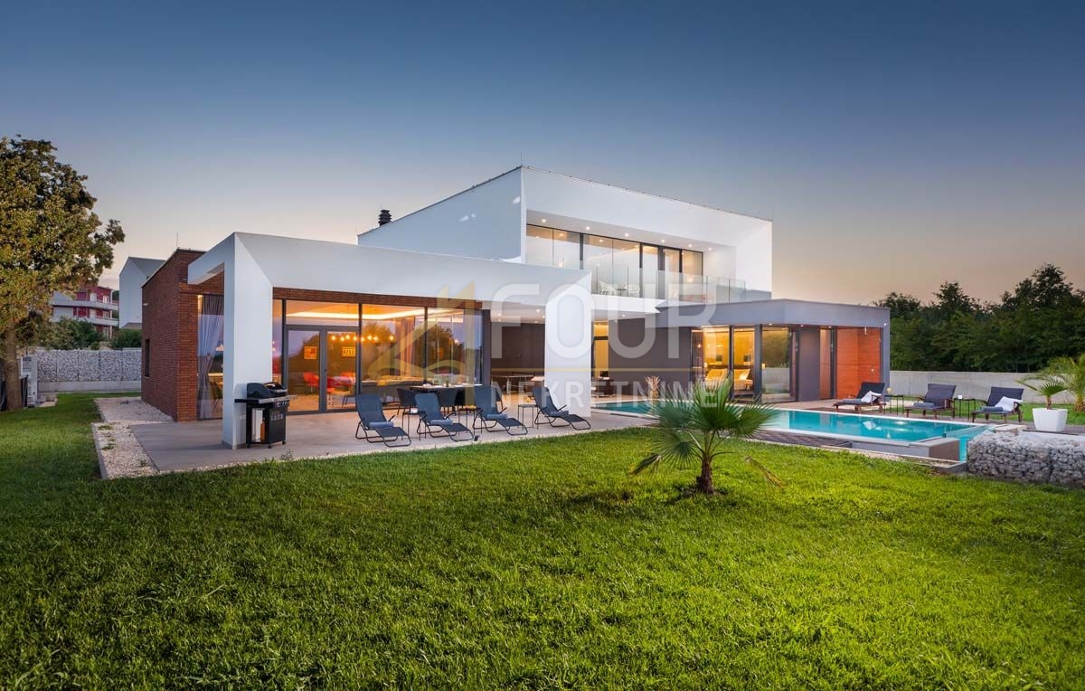 Дом LIŽNJAN, 1.660.000 €