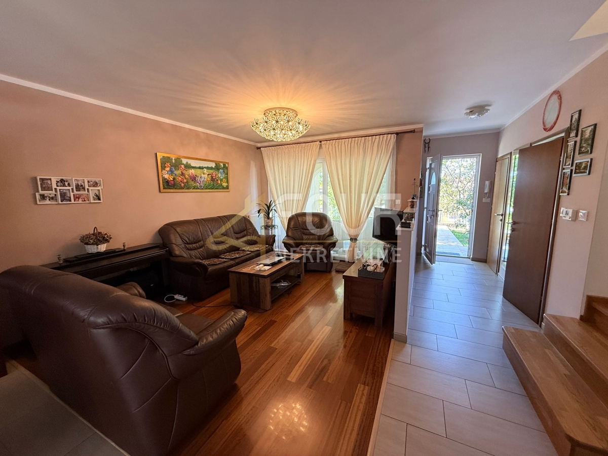 Appartamento KOSTRENA, 450.000 €