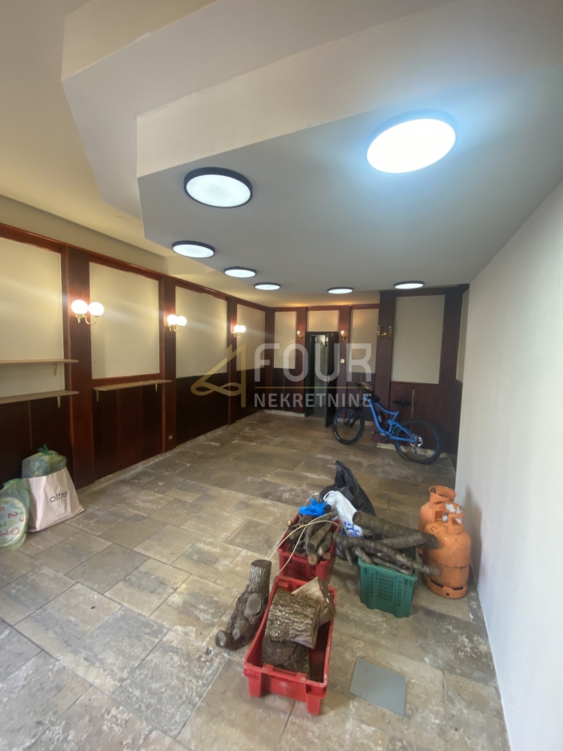 Коммерческая площадь POREČ, 1.200 €