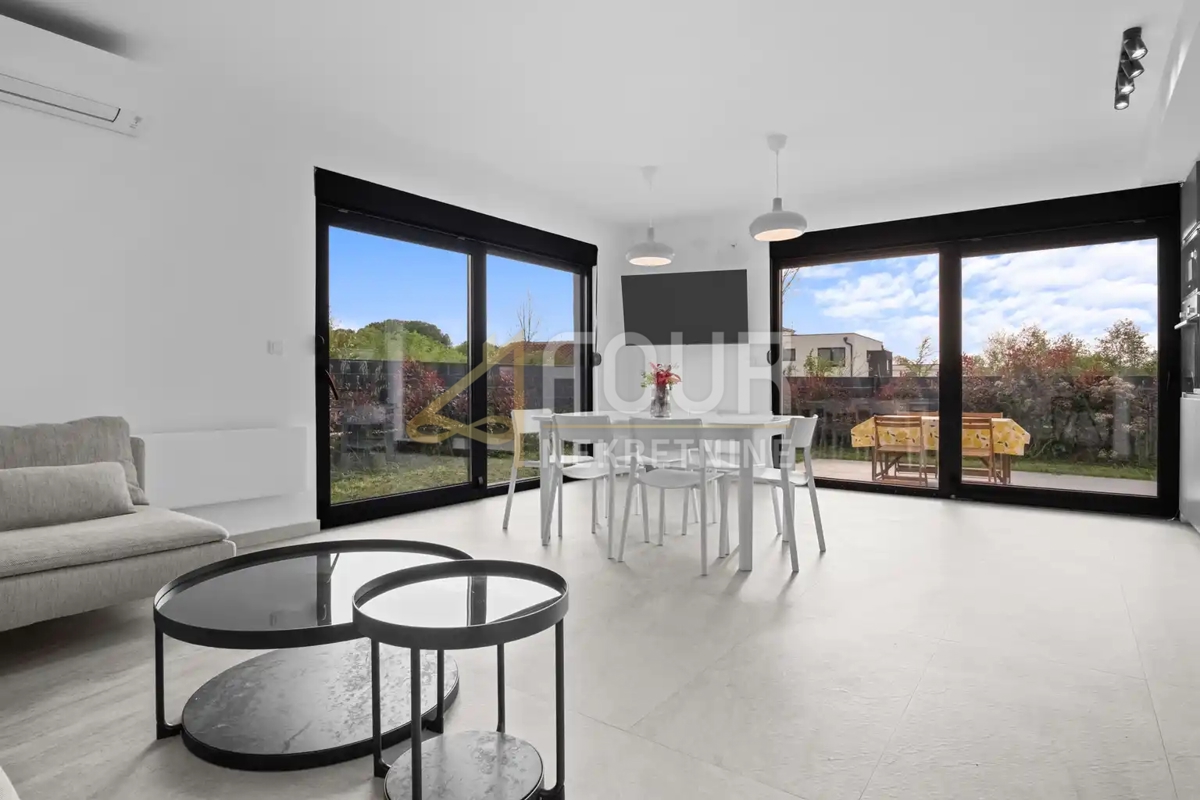 Flat Poreč, 180,32m2