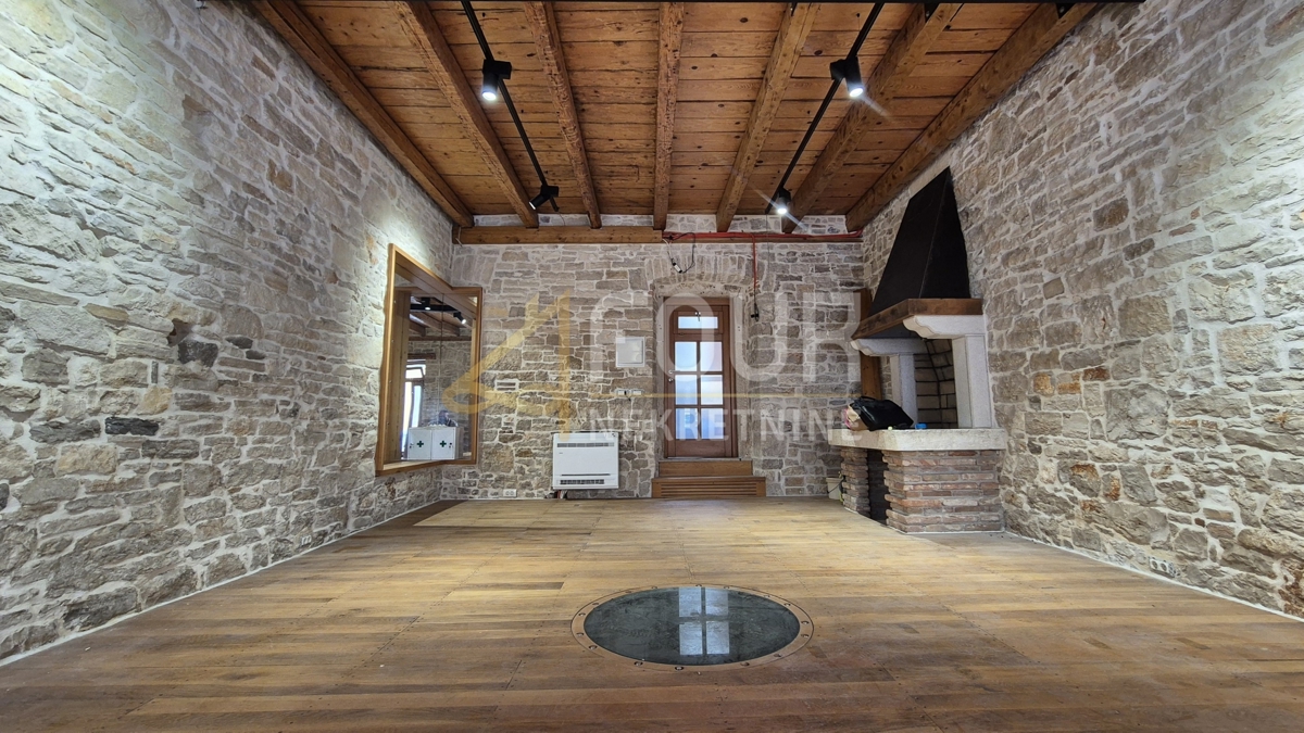 Коммерческая площадь PULA, 840 €