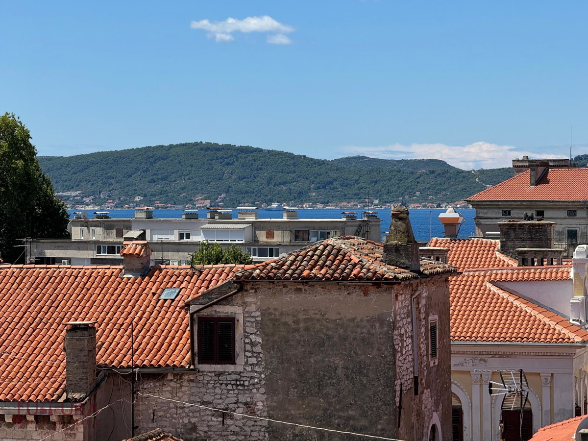 POLUOTOK