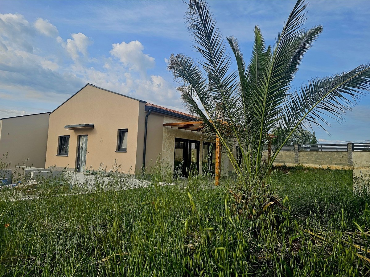 Kuća novogradnja Poreč okolica – 100 m², 3 spavaće sobe, mirna lokacija